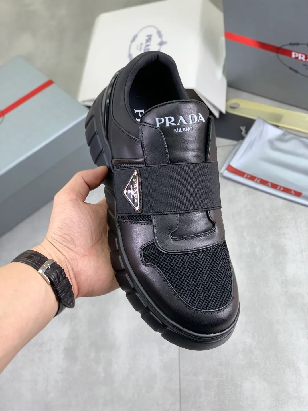 Men's men's shoes P560💰 [Real Price] Popular models are on the official website, 🆘 Trendy brand (Prada) mainly promotes popular models, avant-garde and versatile fashionable men's shoes private version mold opening, cowhide surface splicing 1:1.. Stylish and simple, original imported cowhide lining cowhide feet; the atmosphere and personality are more fashionable, eye-catching and pursuing class. It will subvert the old ideas and be a must-have for fashionistas who want to spend time with you! Must keep it! Tall and comfortable, large and low, high-end quality workmanship. Code number: 38-45 2️⃣optional.